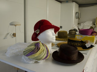 Wohlen, Strohmuseum. Zahlreiche Hüte in verschiedenen Techniken, 19. und 20. Jahrhundert (Foto v. Lerber)